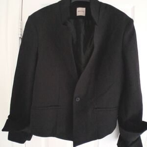 ORTTU Black Single-Button Cropped Blazer